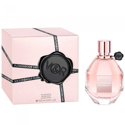 "Viktor & Rolf Flowerbomb – Perfume floral femenino con notas de rosa y jazmín."